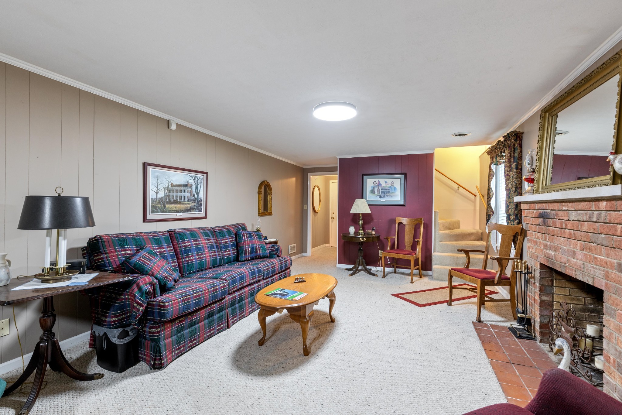 302 Hillview Dr