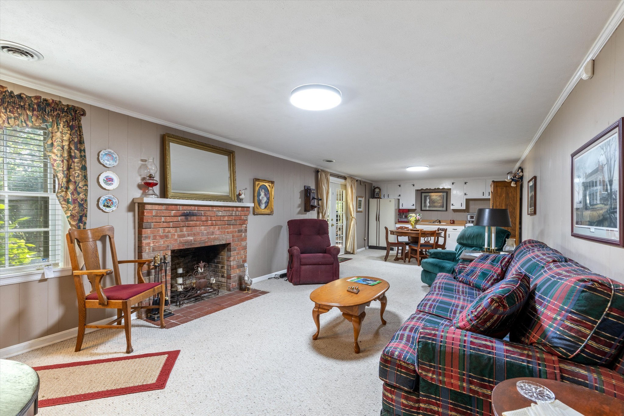 302 Hillview Dr