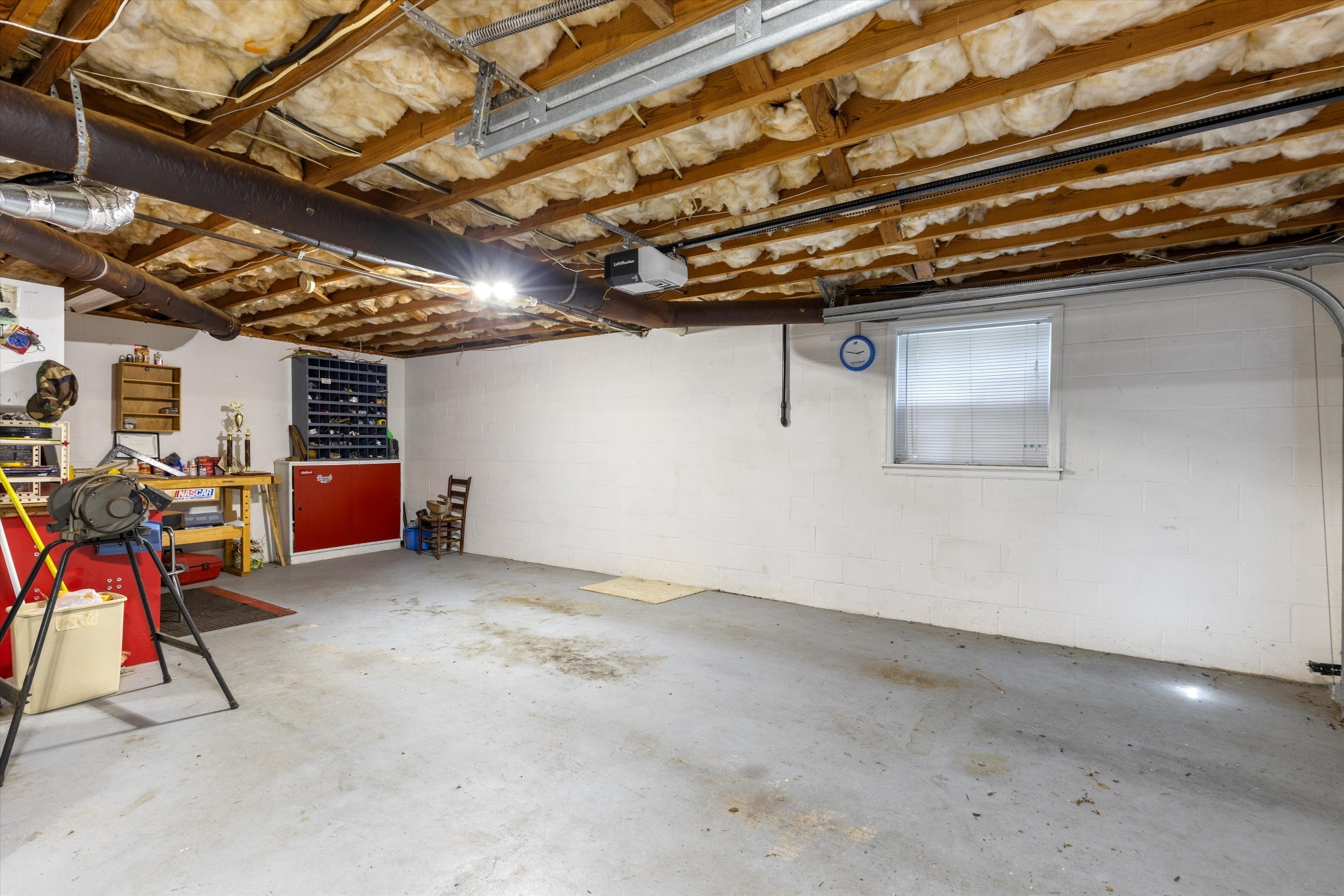 302 Hillview Dr