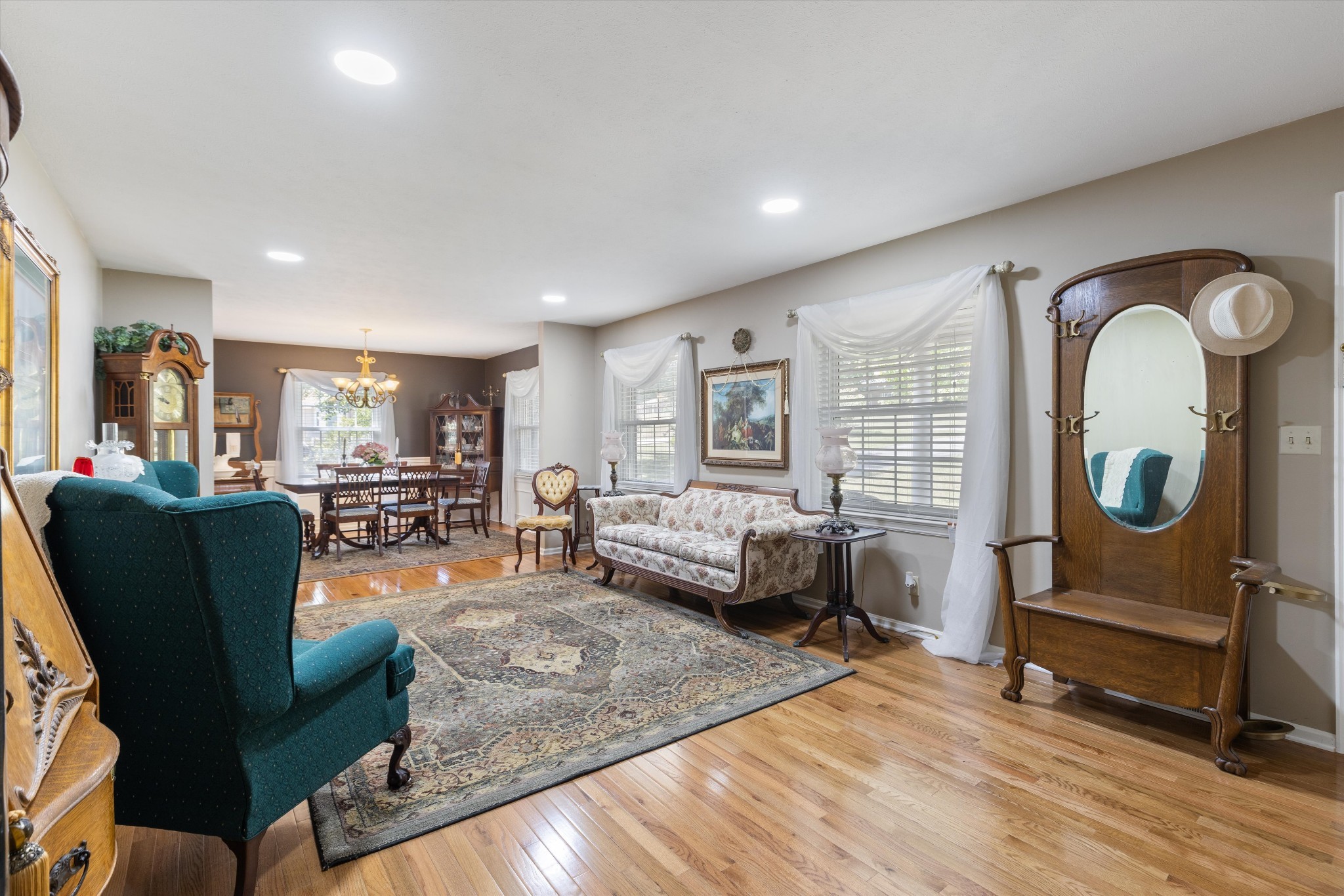 302 Hillview Dr