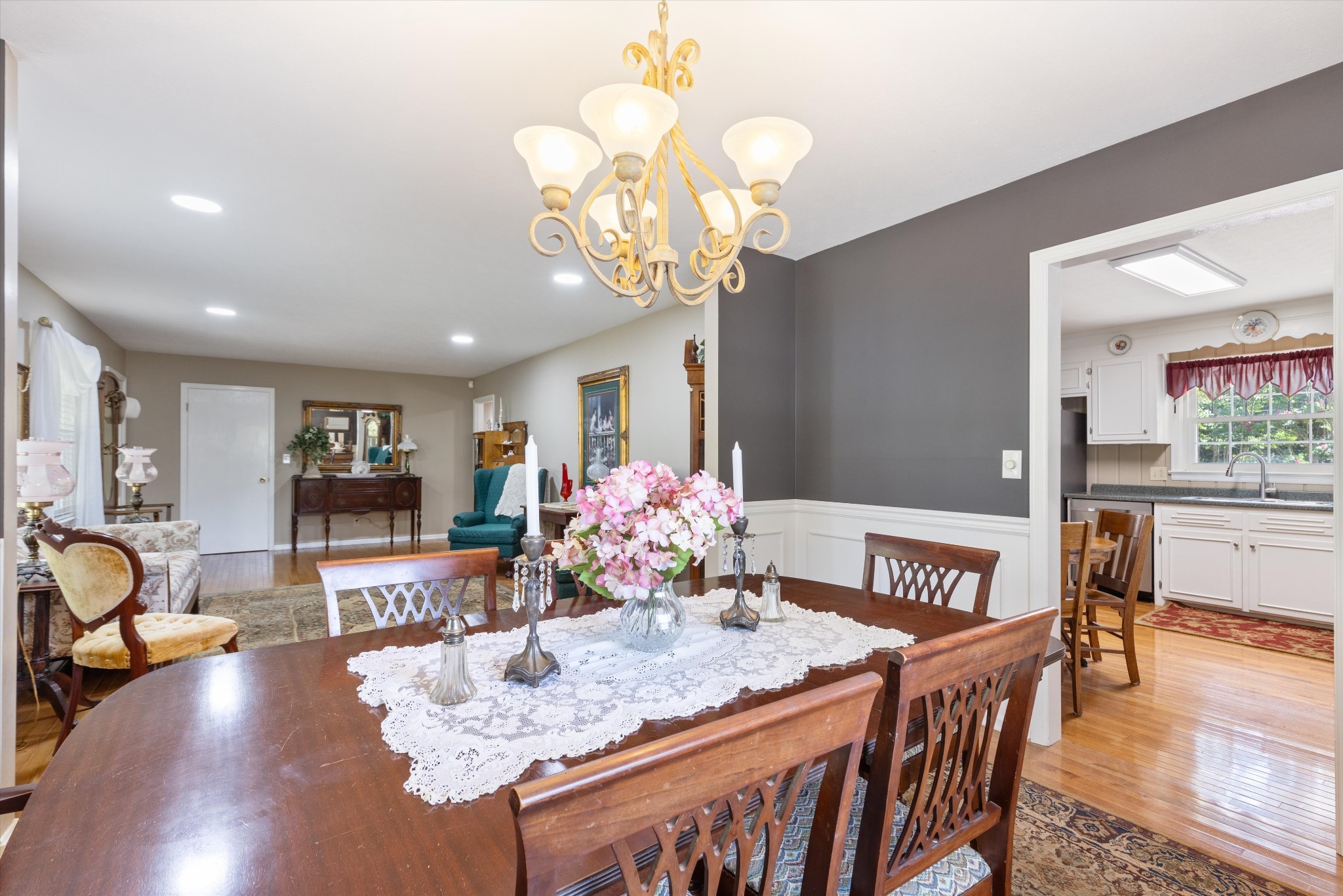 302 Hillview Dr