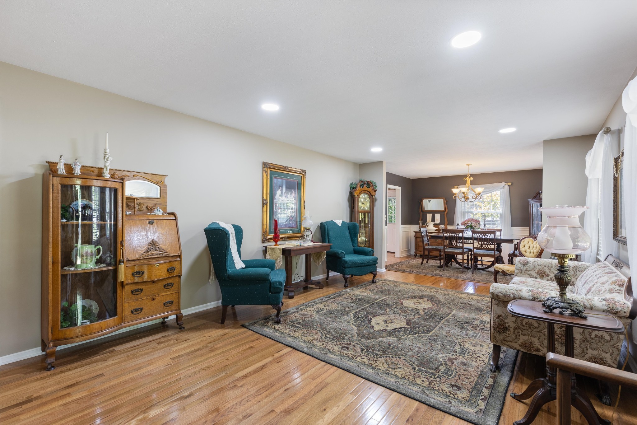 302 Hillview Dr