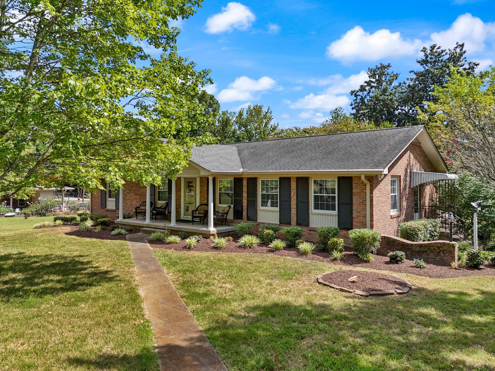 302 Hillview Dr