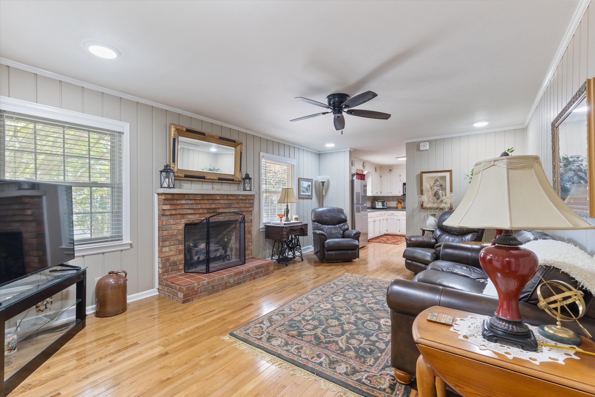 302 Hillview Dr