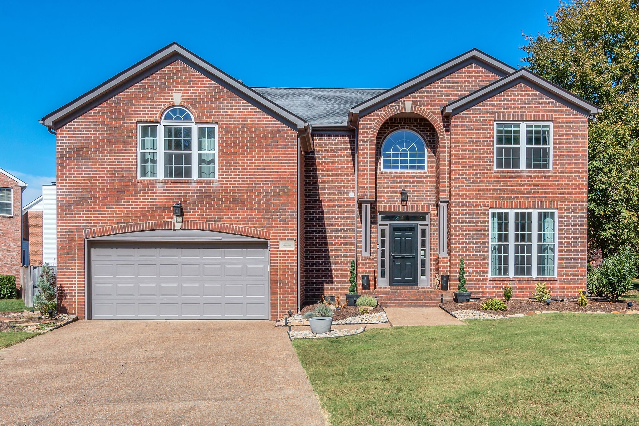 2204 Wimbledon Cir