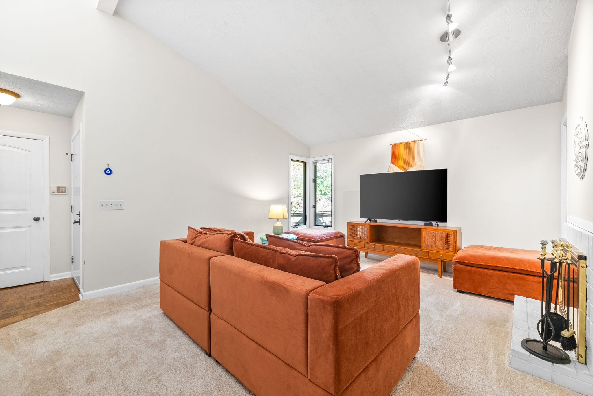 302 Chimney Hill