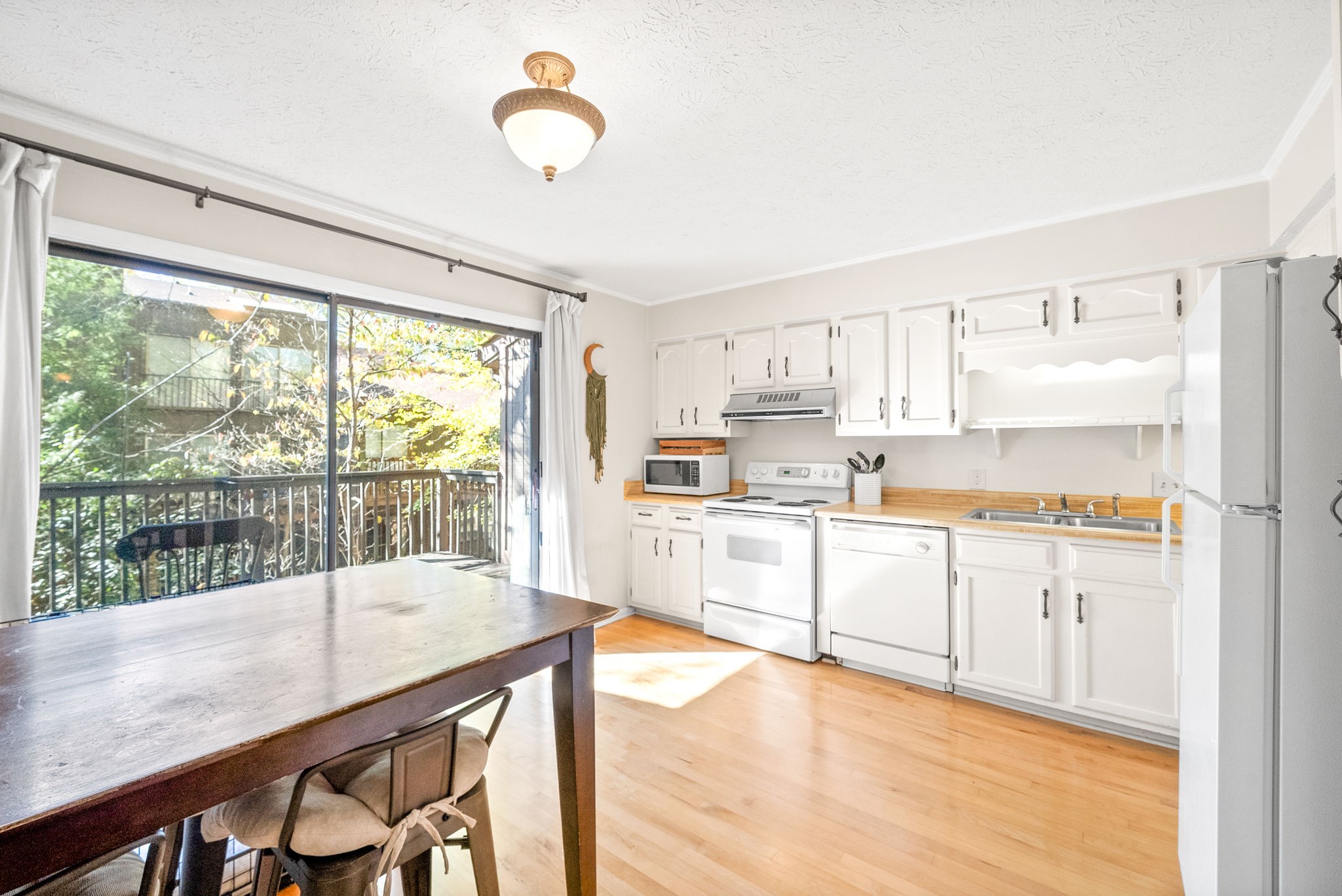 302 Chimney Hill