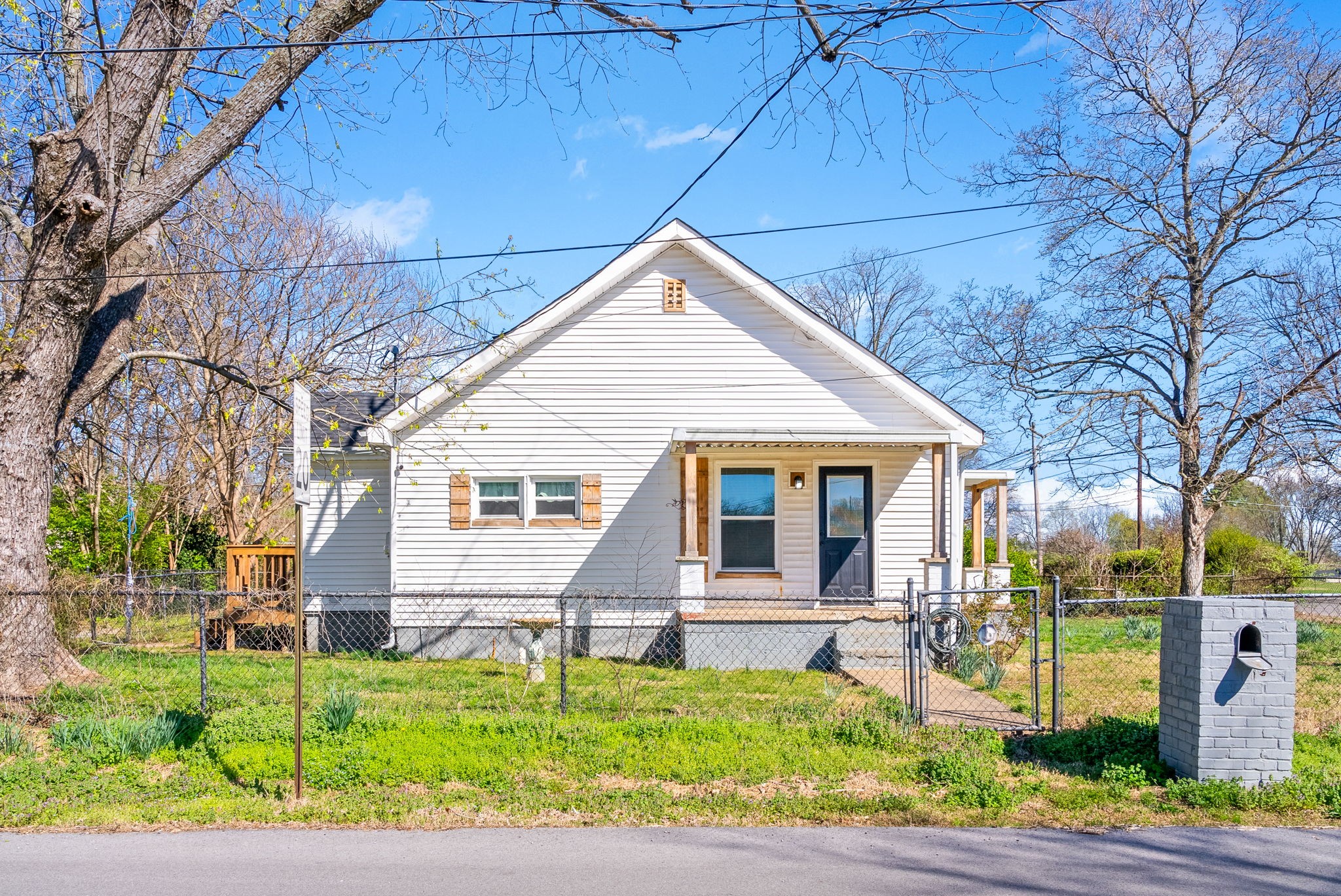 214 E Jackson St