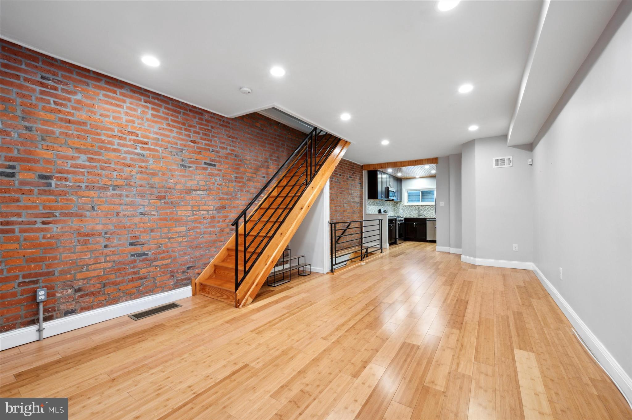 2002 S Croskey Street