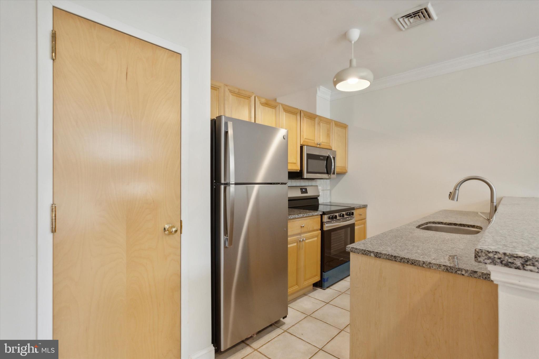 415 S 19th St #2d