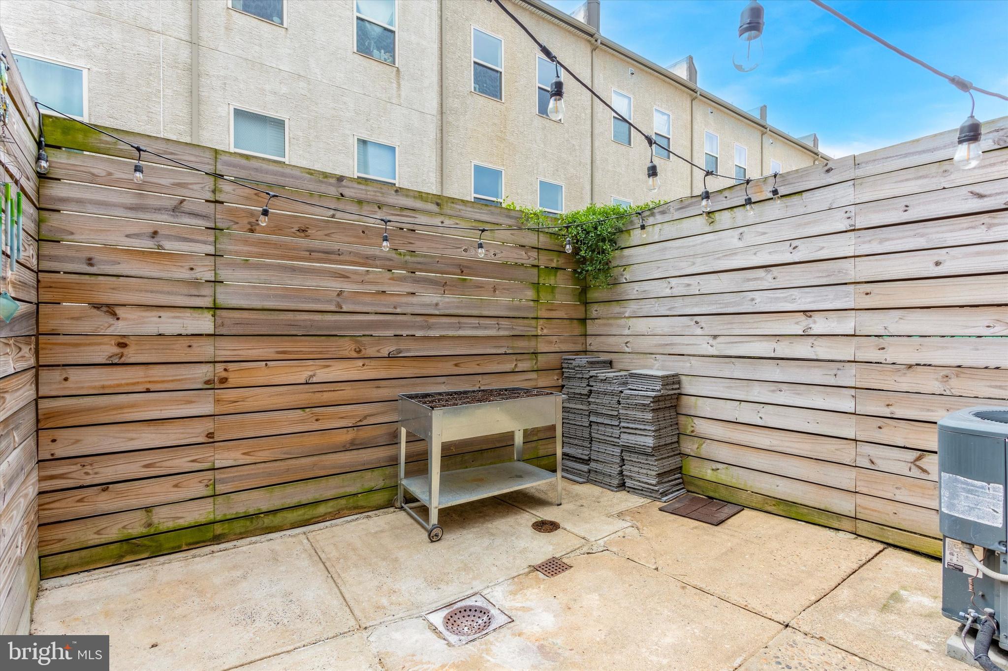 2053 MARTHA ST
