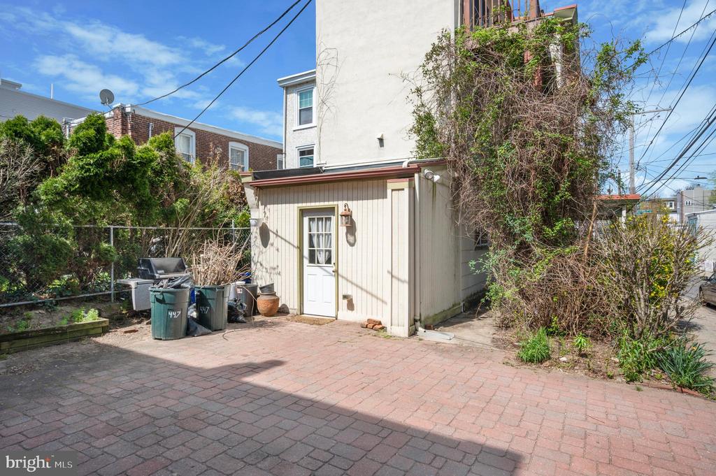 447 DUPONT STREET