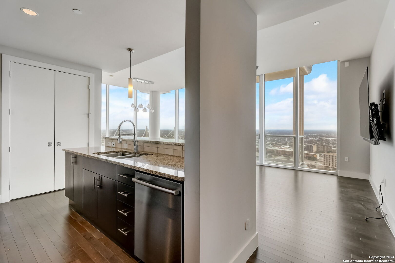 610 E Market St Unit: 2619