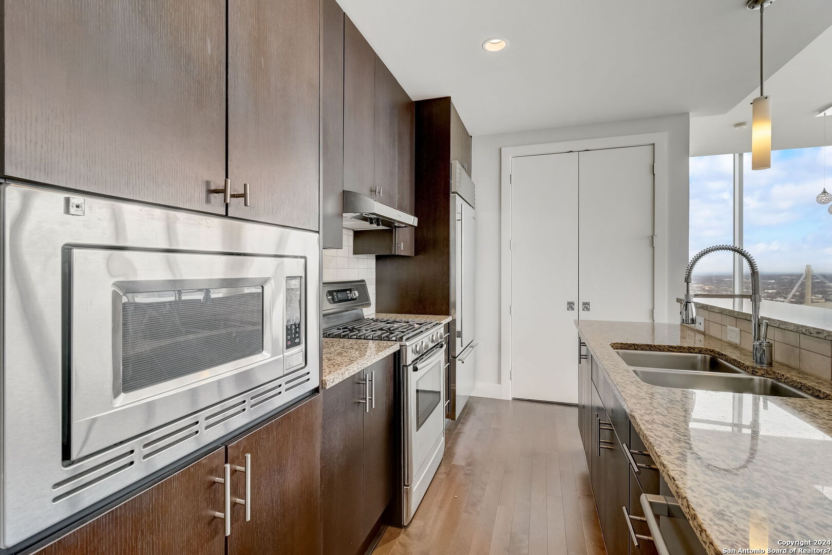 610 E Market St Unit: 2619