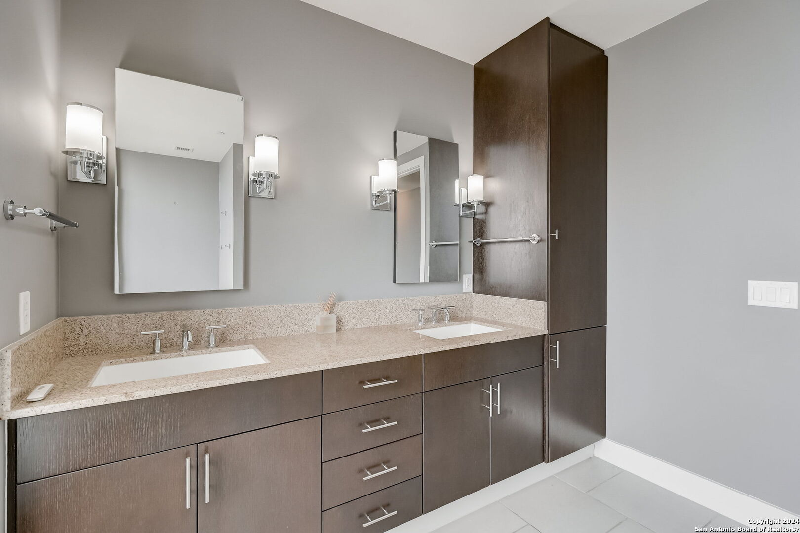 610 E Market St Unit: 2619