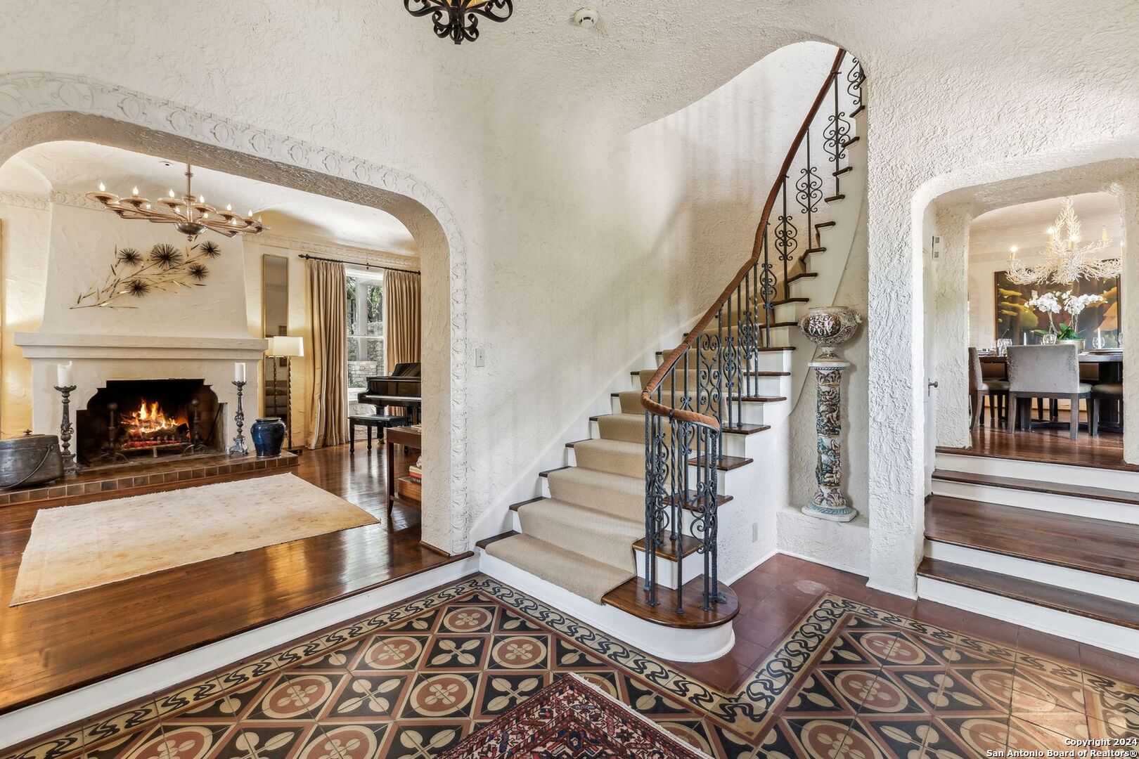 221 Devine Rd