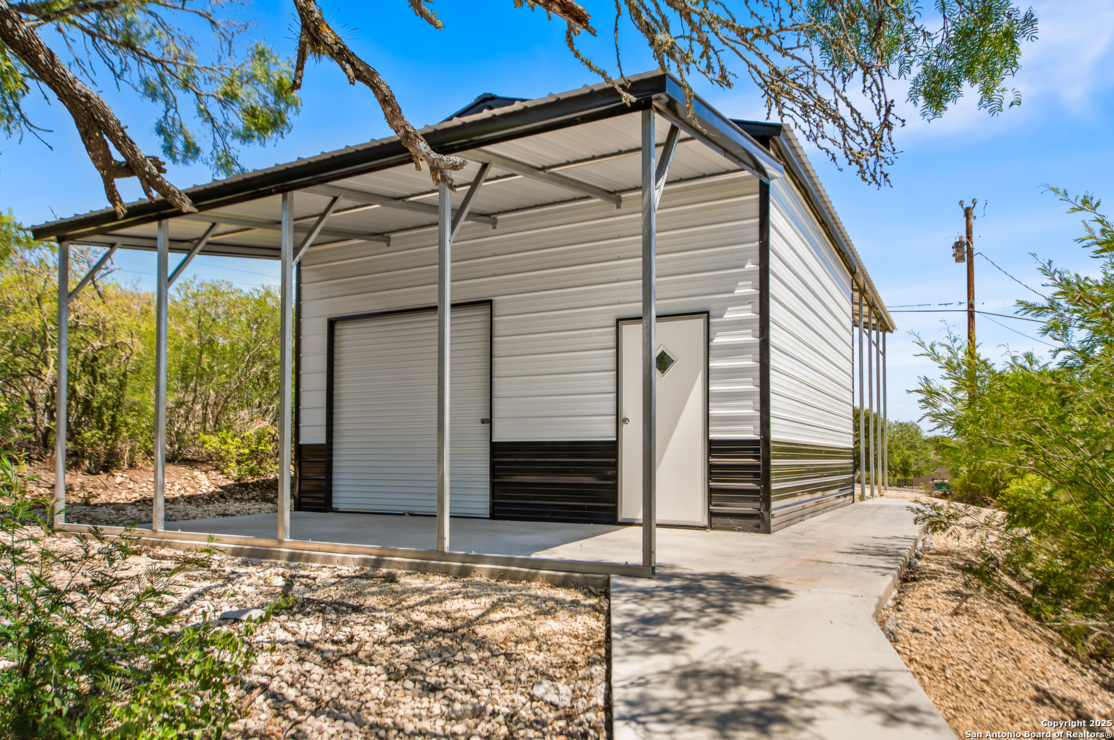 1718 County Road 4511