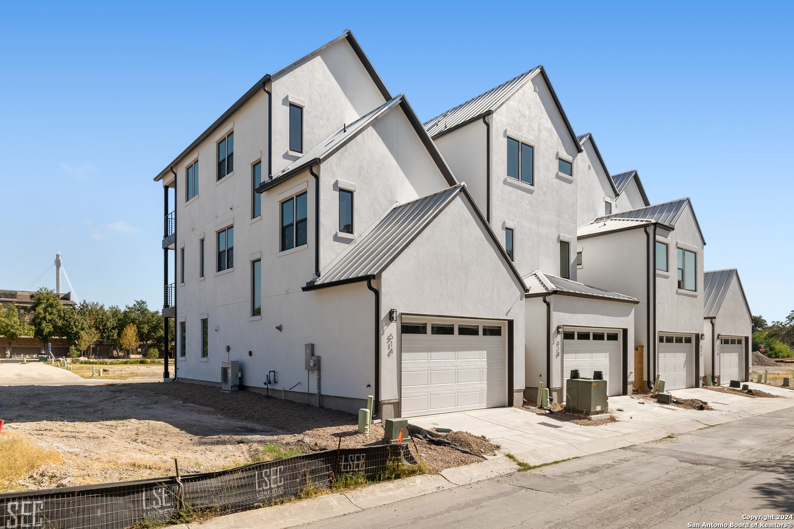 546 McMonigal Pl