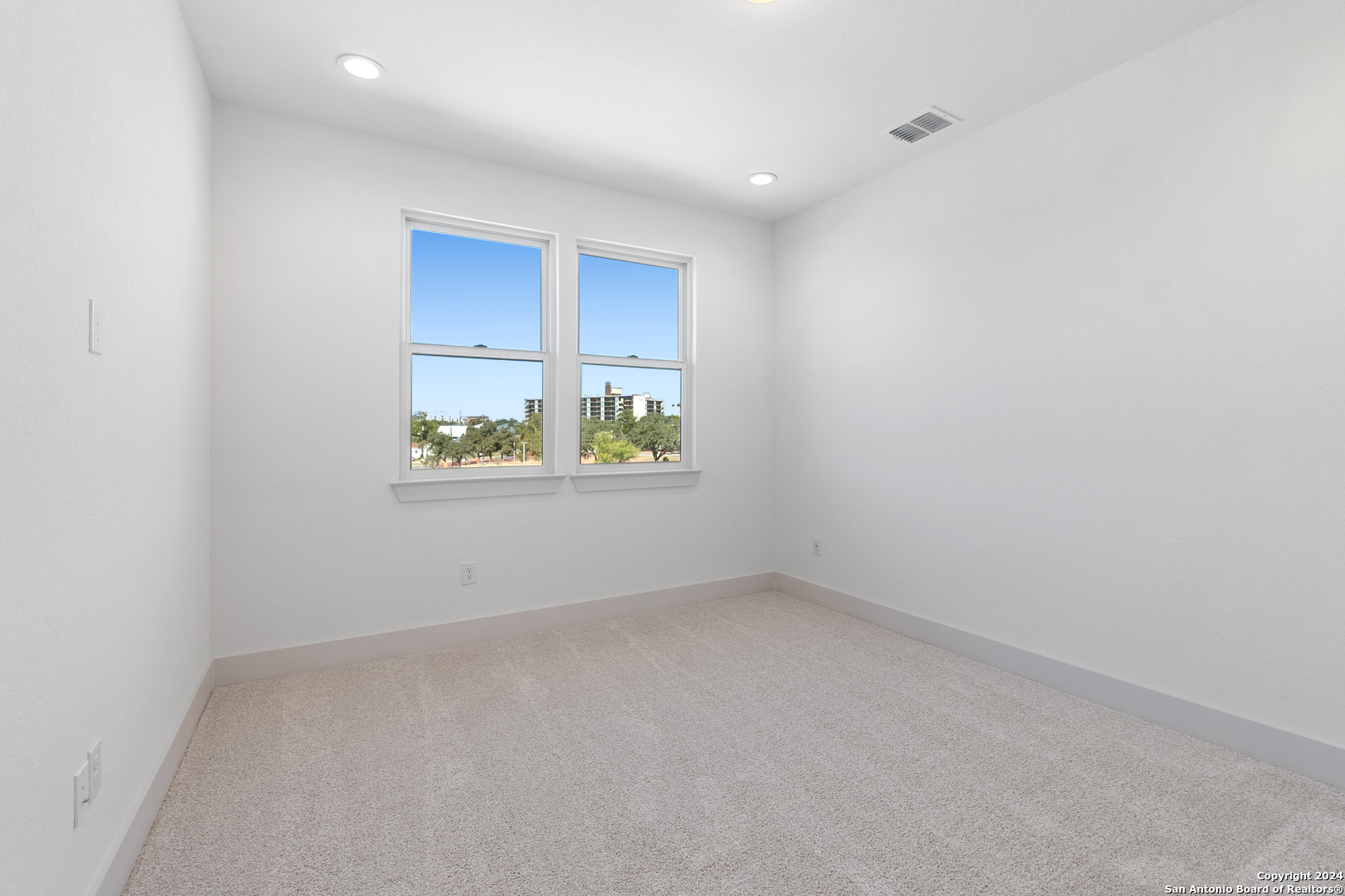 546 McMonigal Pl