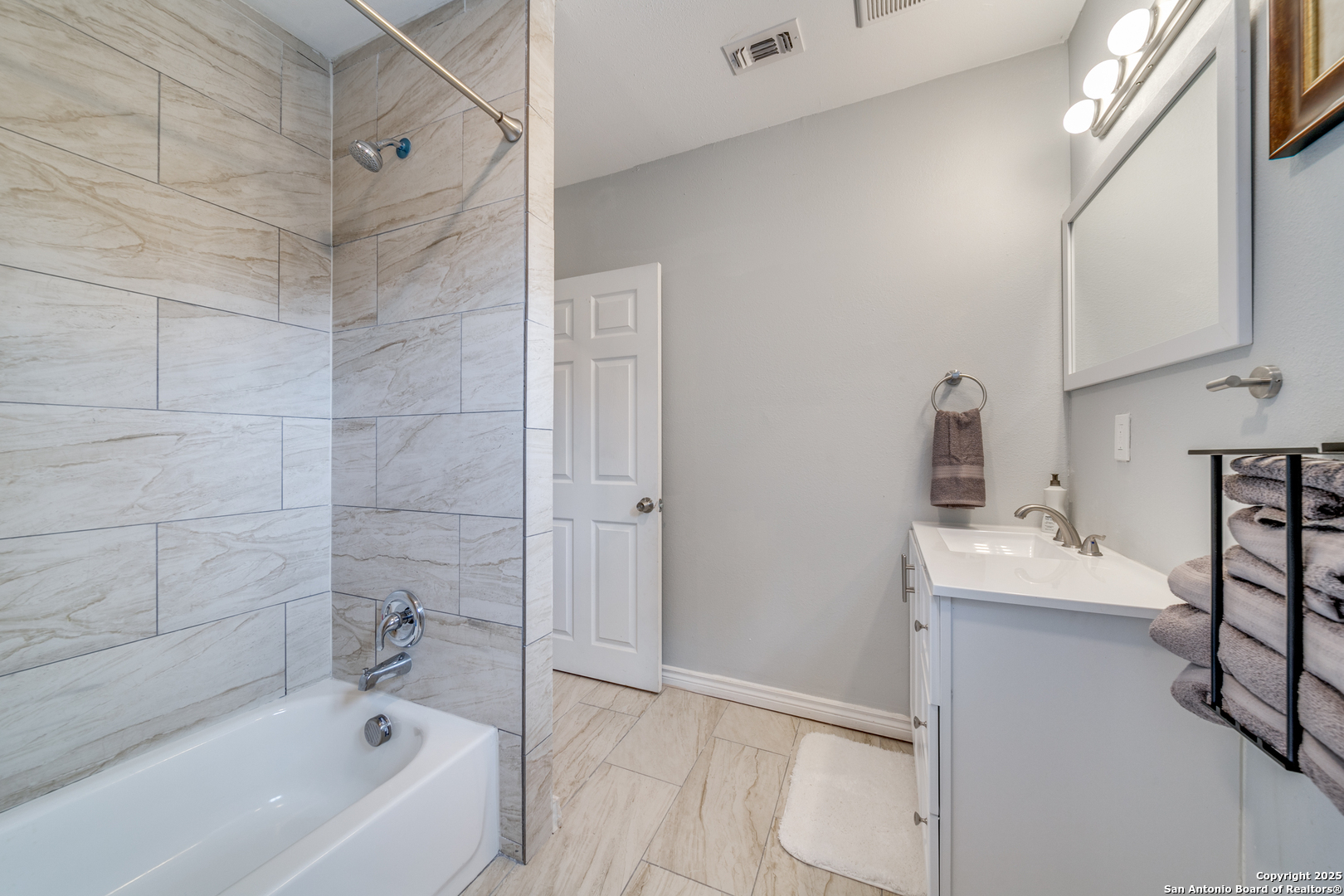 811 W Kings