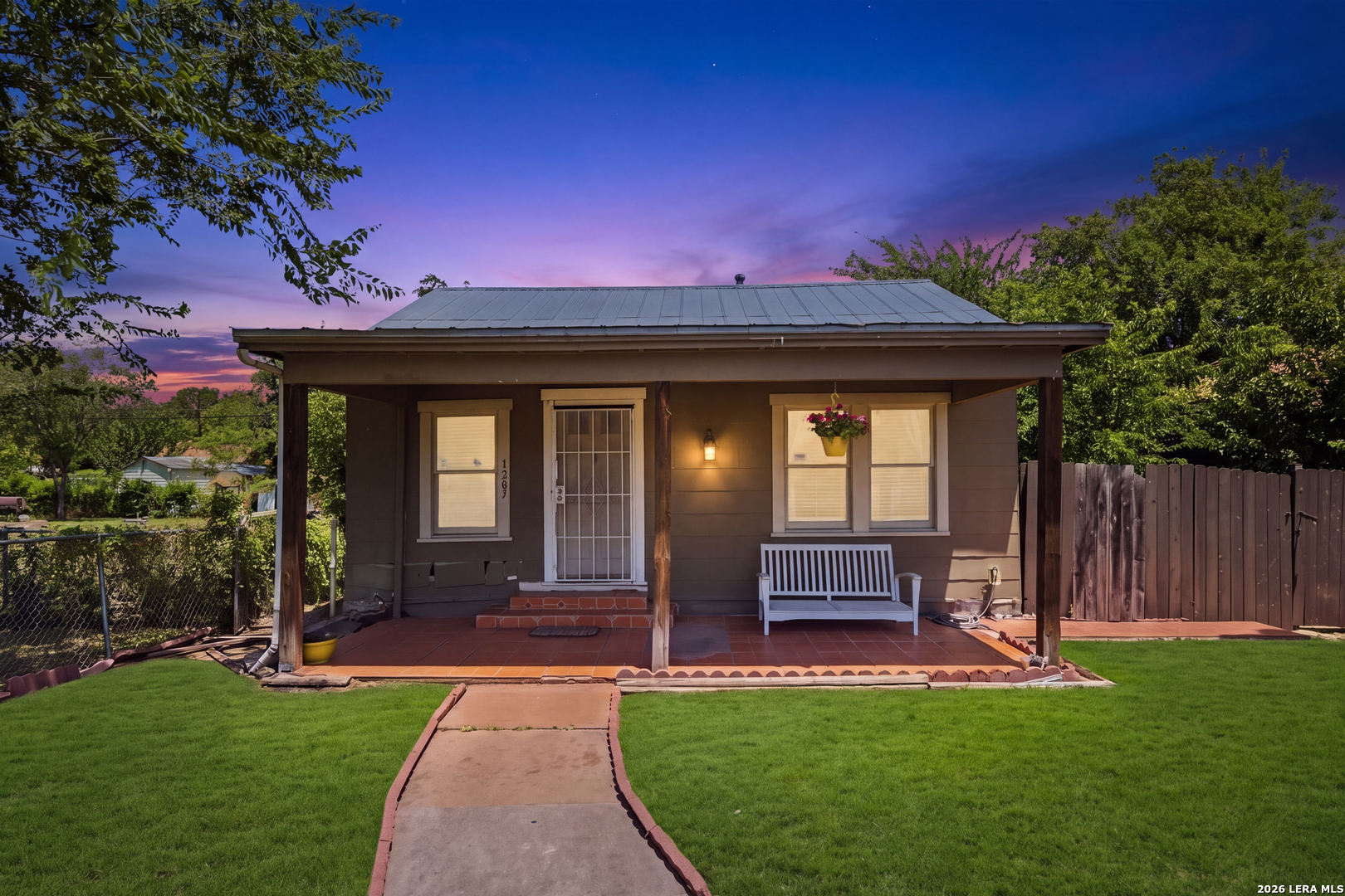 1505 W OLMOS DR