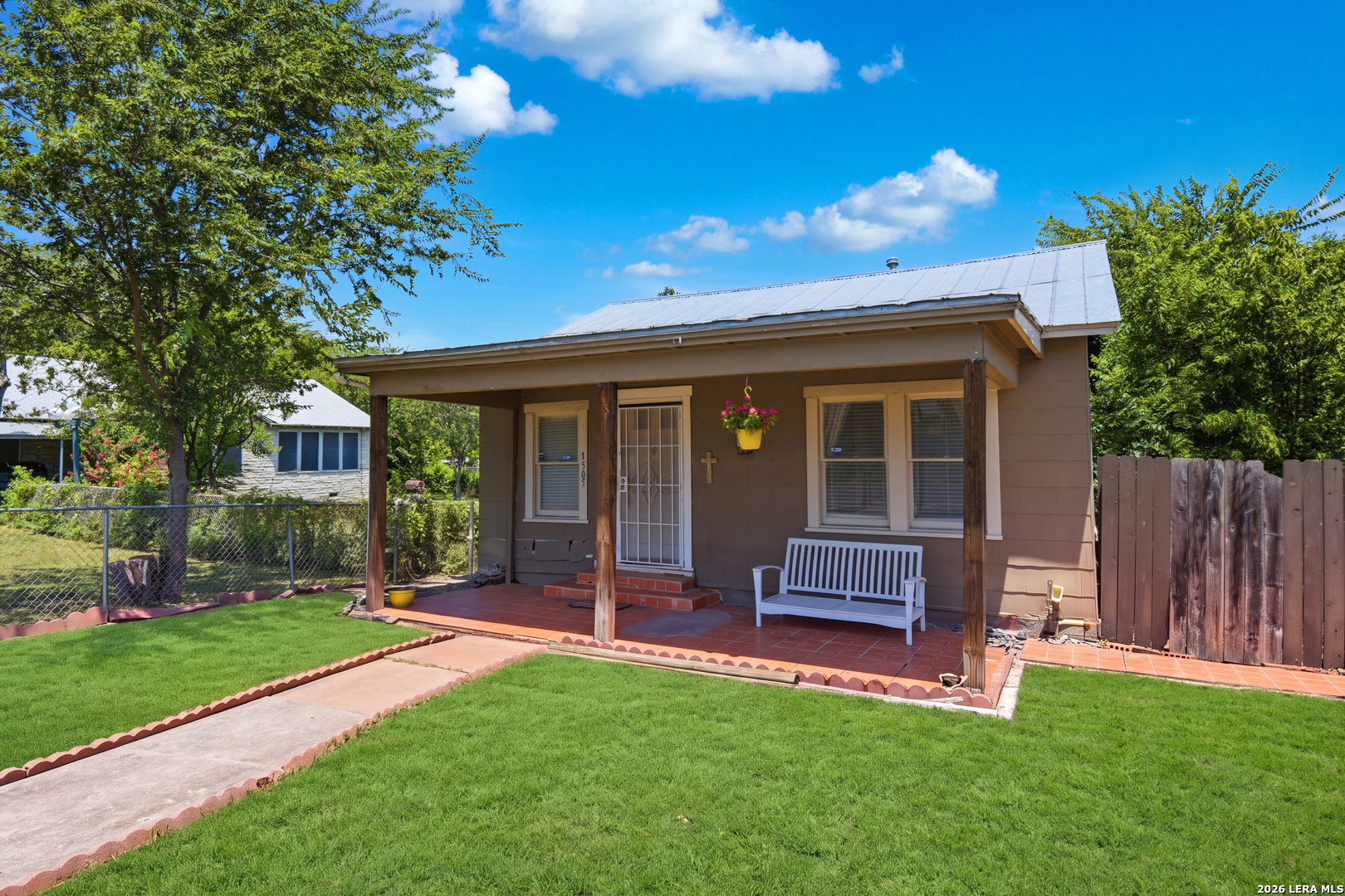 1505 W OLMOS DR