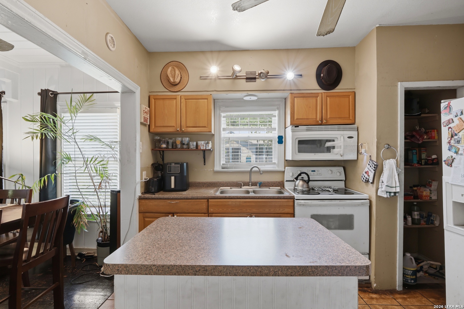 1505 W OLMOS DR