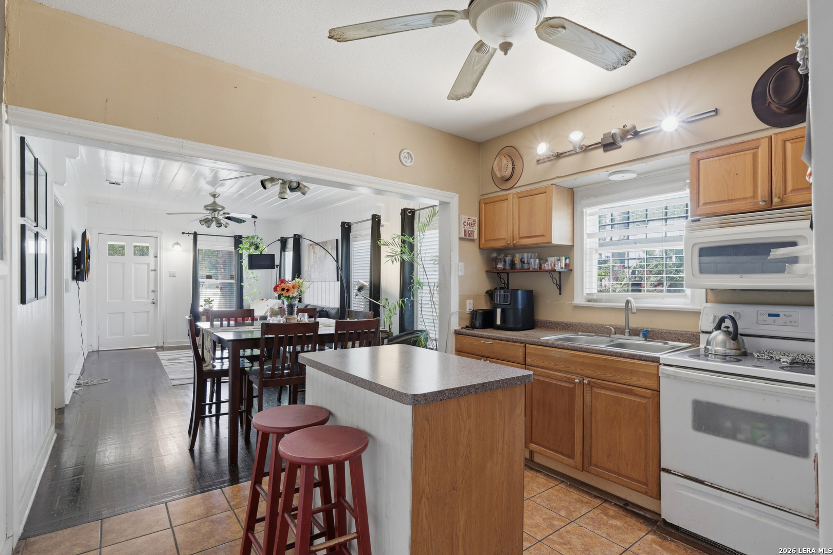 1505 W OLMOS DR