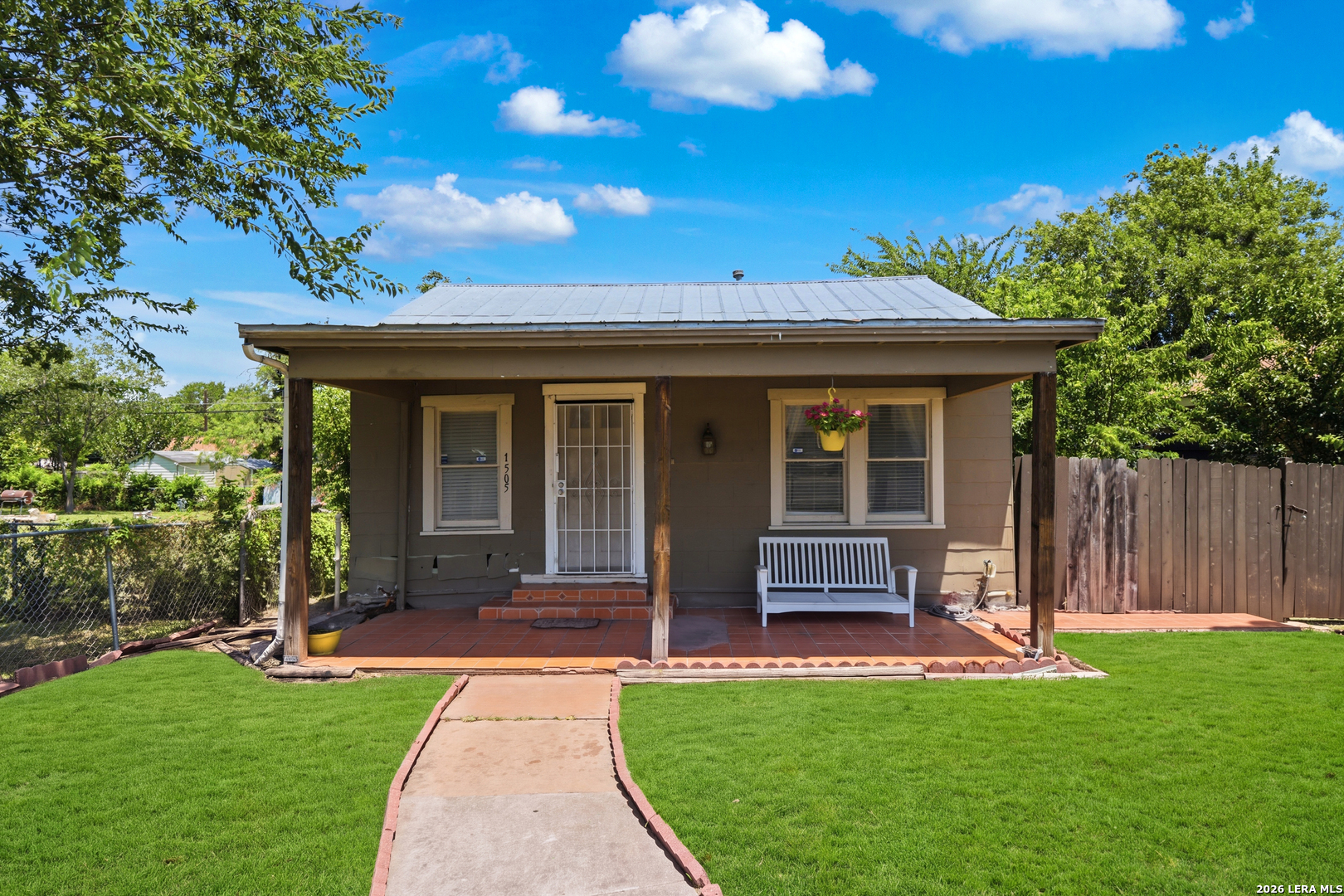 1505 W OLMOS DR