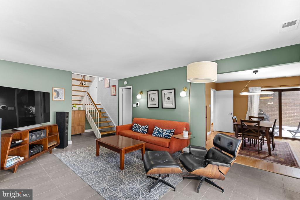 1628 GREENBRIAR COURT