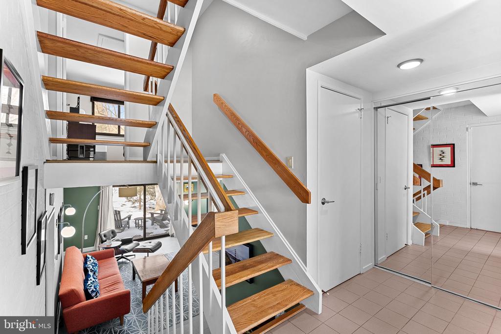 1628 GREENBRIAR COURT