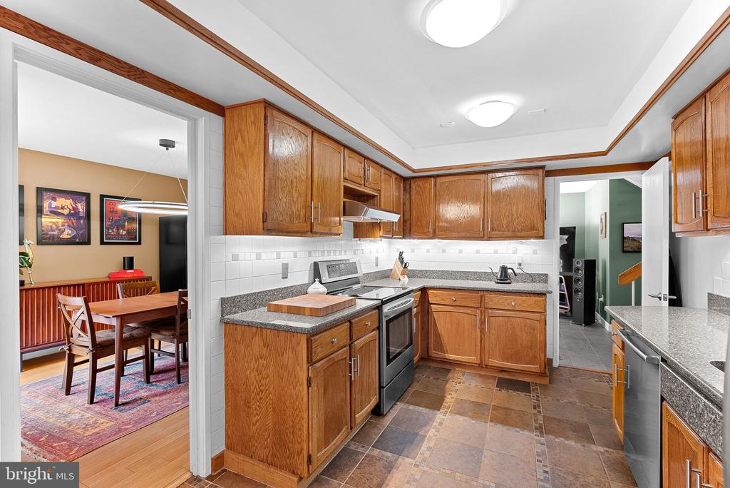 1628 GREENBRIAR COURT