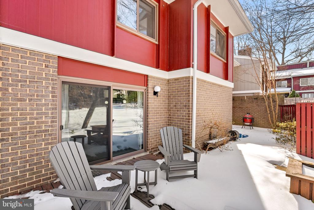 1628 GREENBRIAR COURT