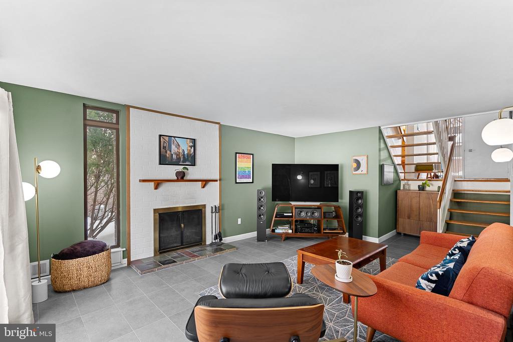 1628 GREENBRIAR COURT
