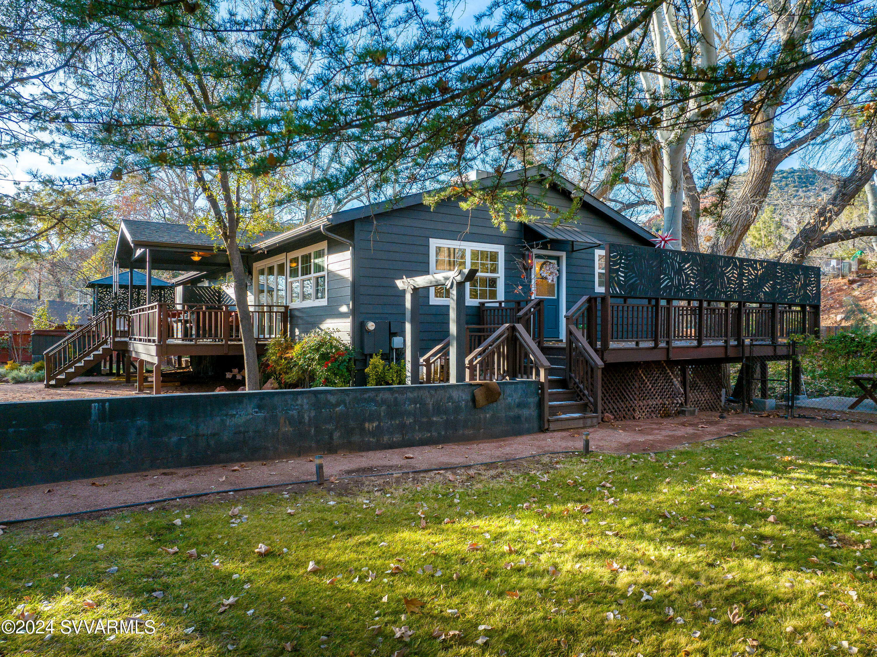 1096/1098 Trails End Drive