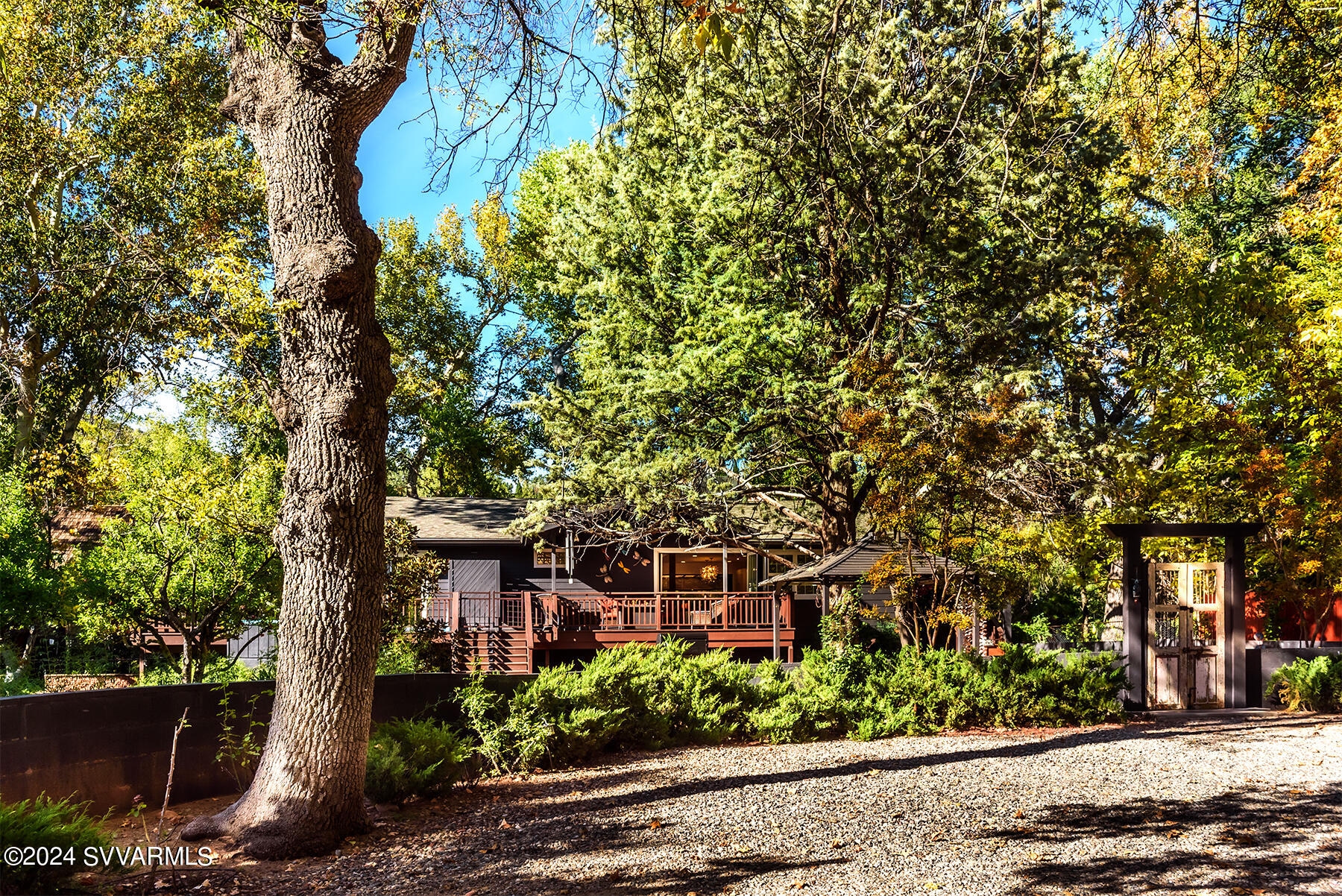 1096/1098 Trails End Drive