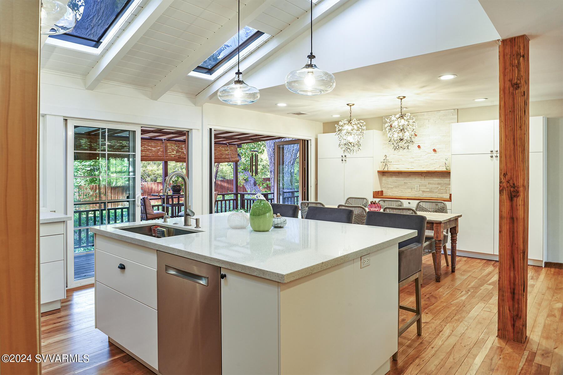 1096/1098 Trails End Drive