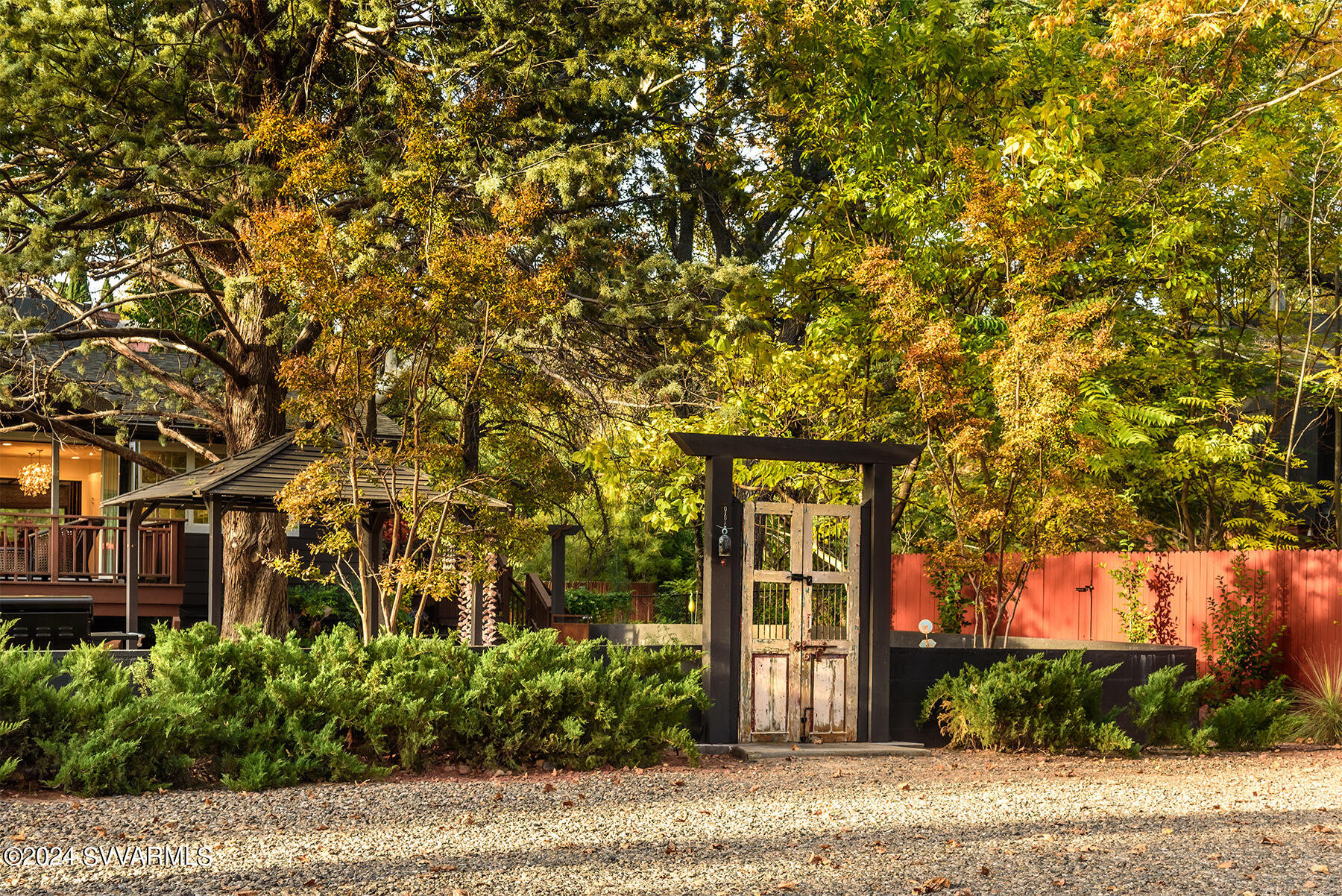 1096/1098 Trails End Drive