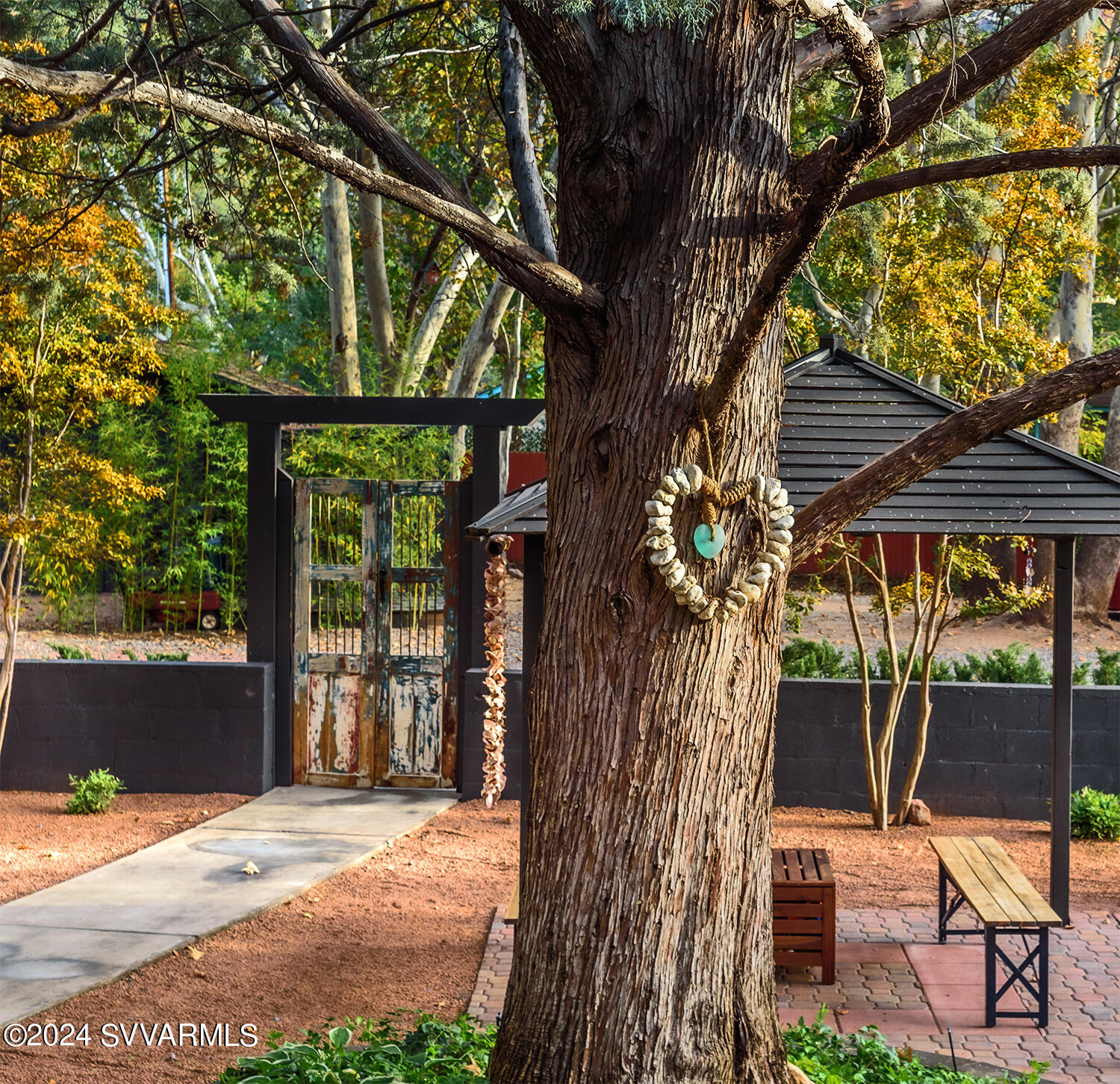 1096/1098 Trails End Drive