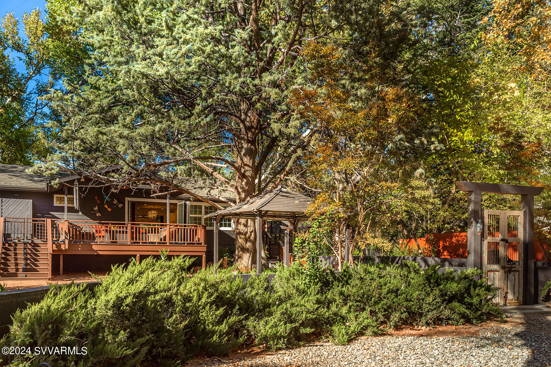 1096/1098 Trails End Drive