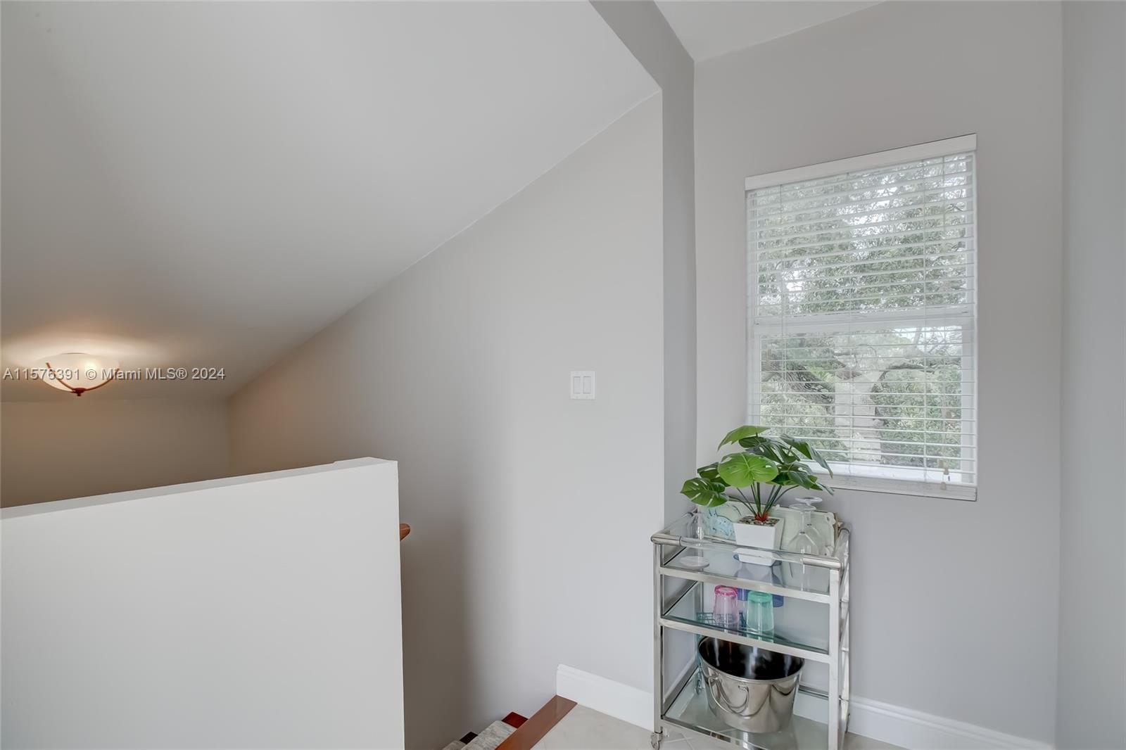 605 SW 10th St
