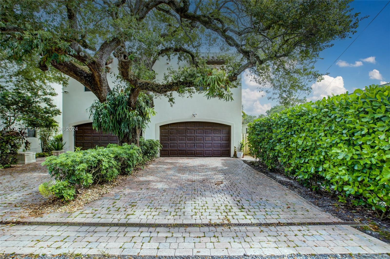 605 SW 10th St