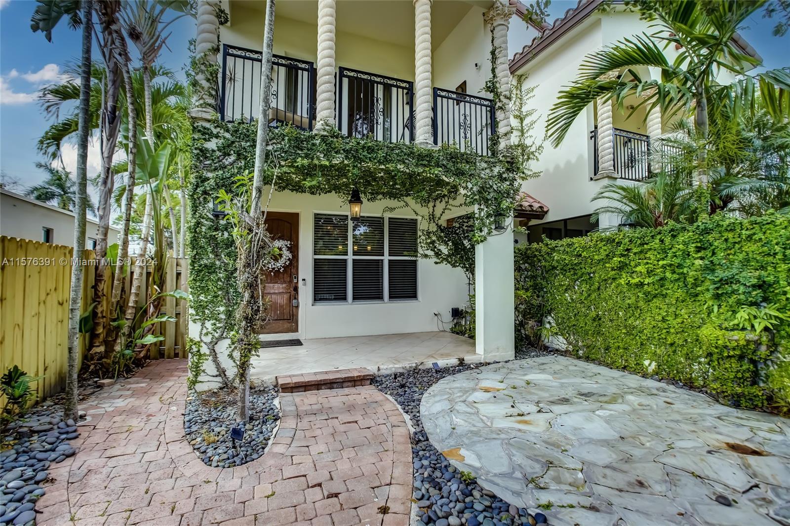 605 SW 10th St