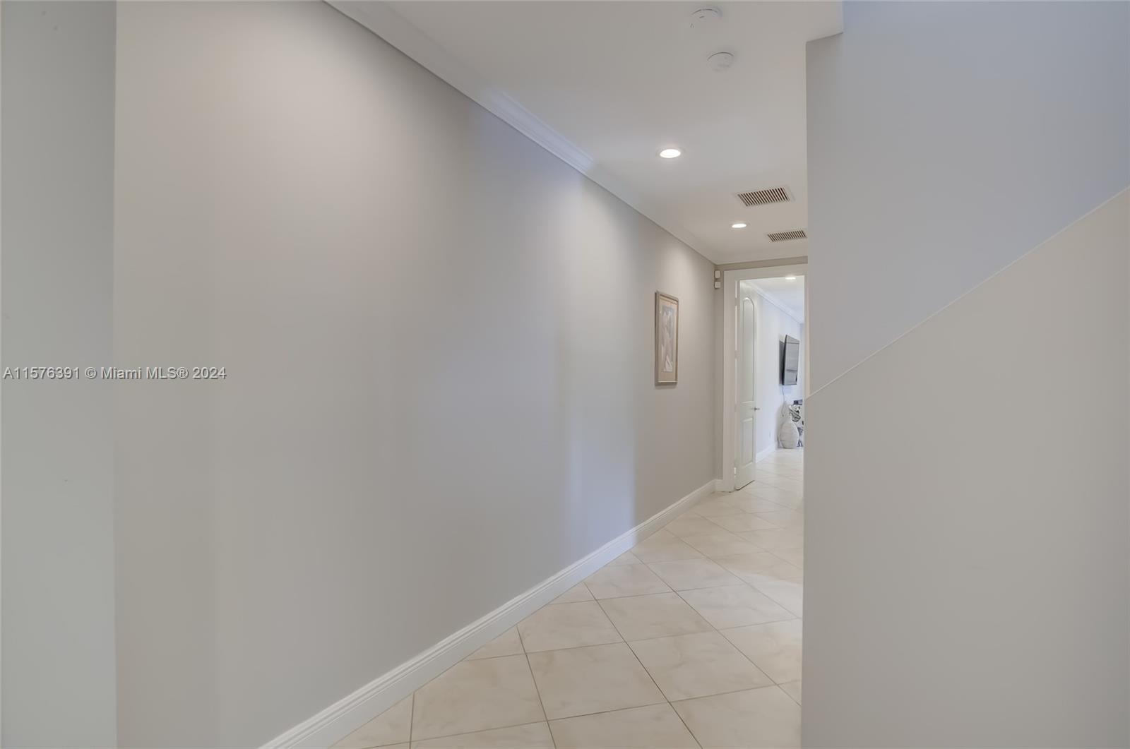 605 SW 10th St