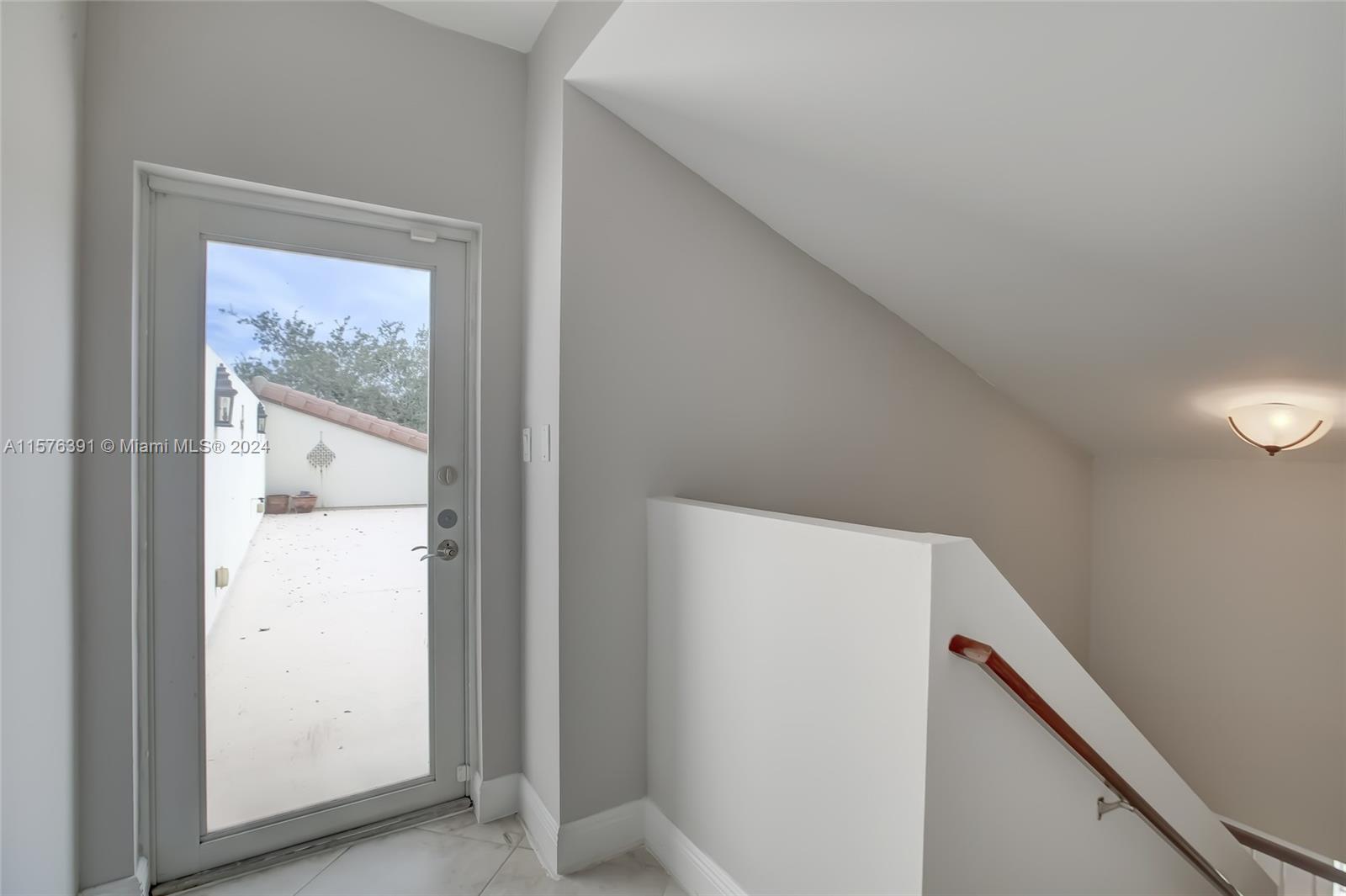 605 SW 10th St