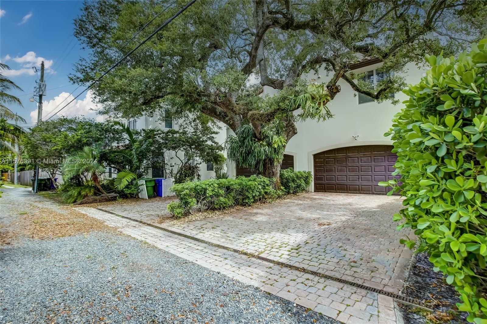 605 SW 10th St