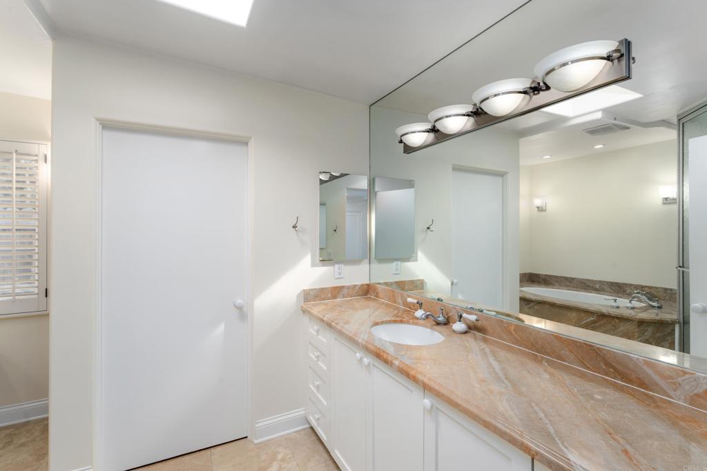 8228 Paseo del Ocaso