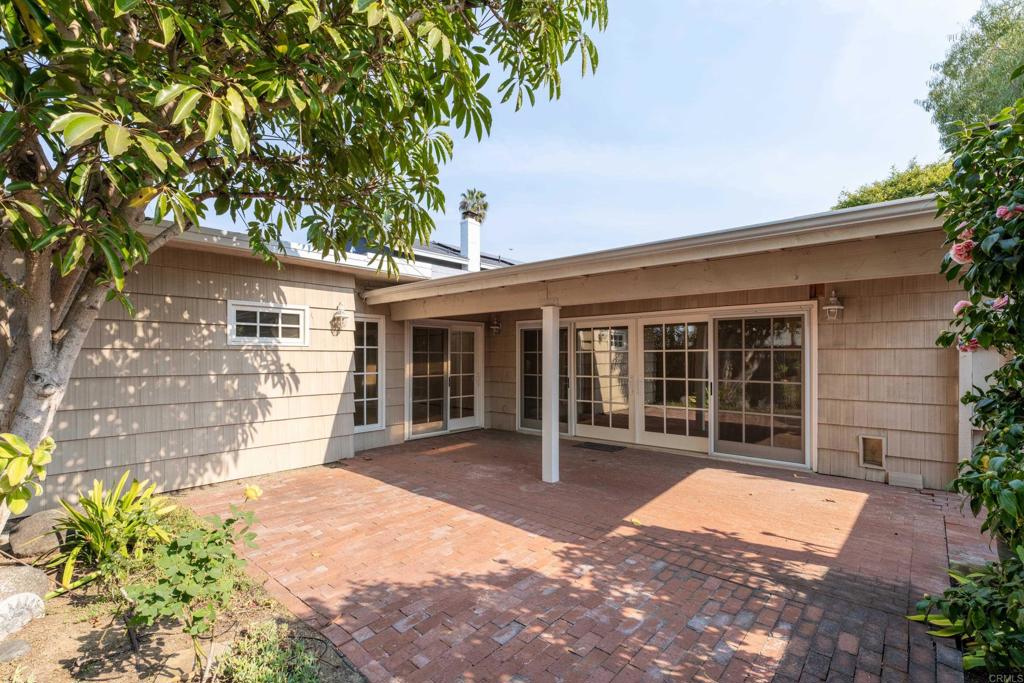 8228 Paseo del Ocaso