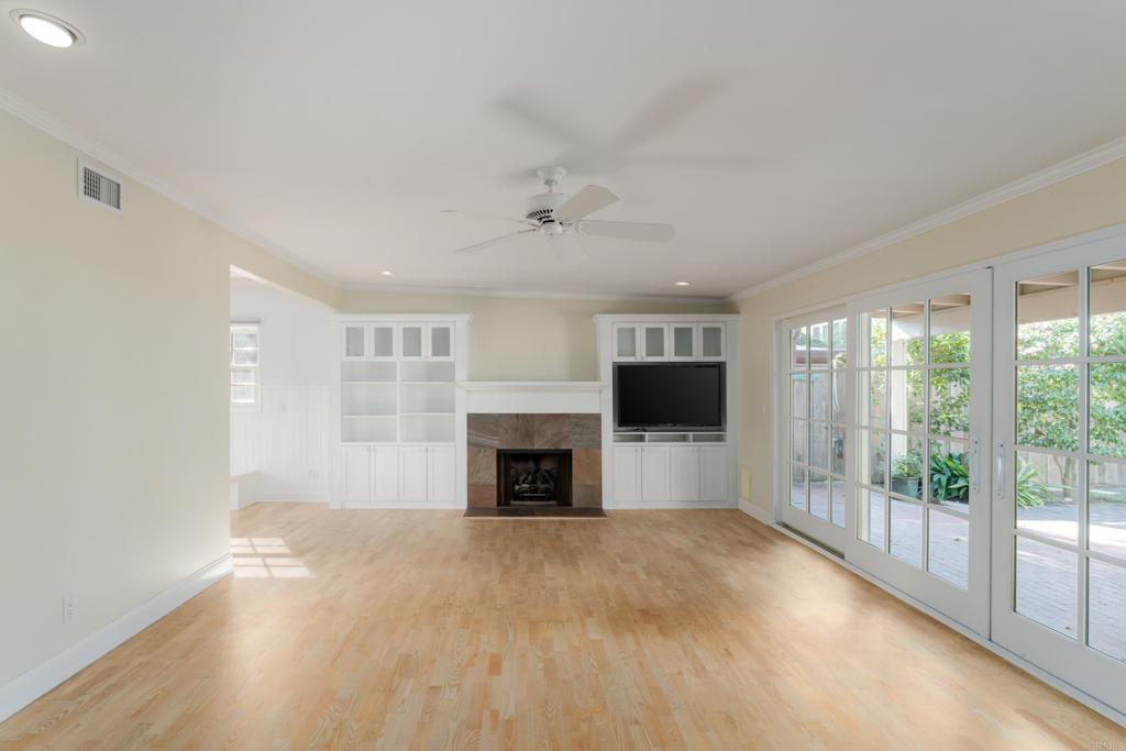 8228 Paseo del Ocaso