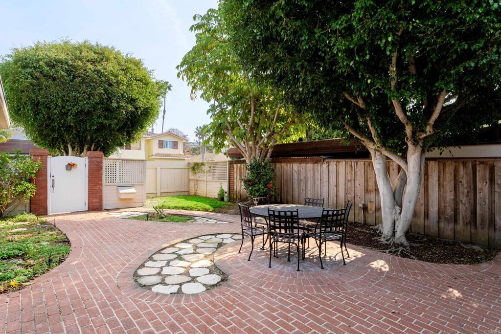 8228 Paseo del Ocaso